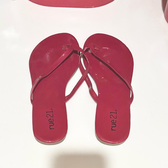5/$15 MUST BUNDLE Rue21 Red Maroon Women's Sandals Flip Flops - Picture 2 of 6